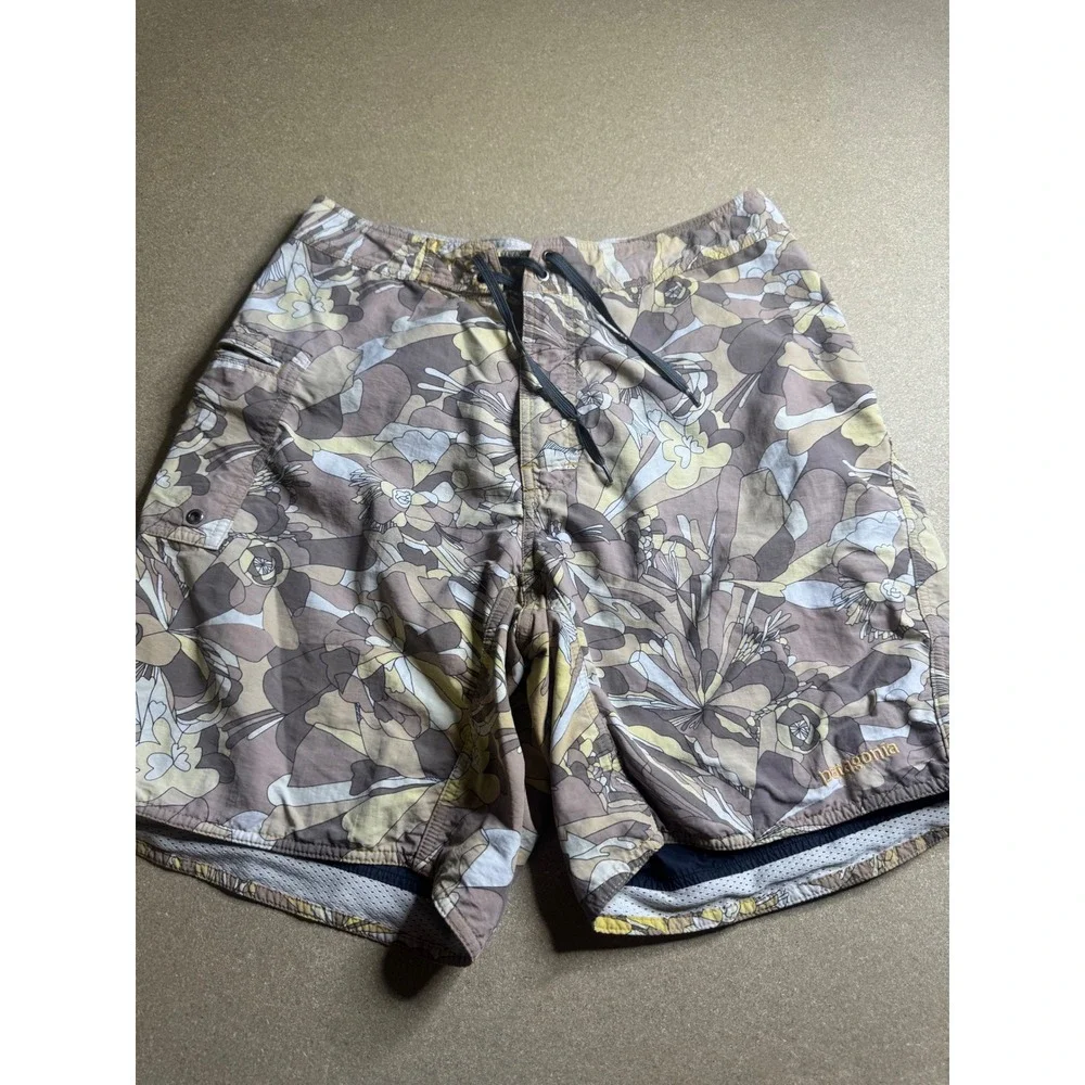 Patagonia Mens Board Shorts Size 32 Floral‎ Camo Nylon Swim Trunks Brown Yellow
